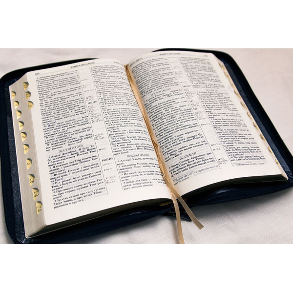 Біблія 077 чорна, застібка, золотий обріз, ляссе, без індексів (10746)